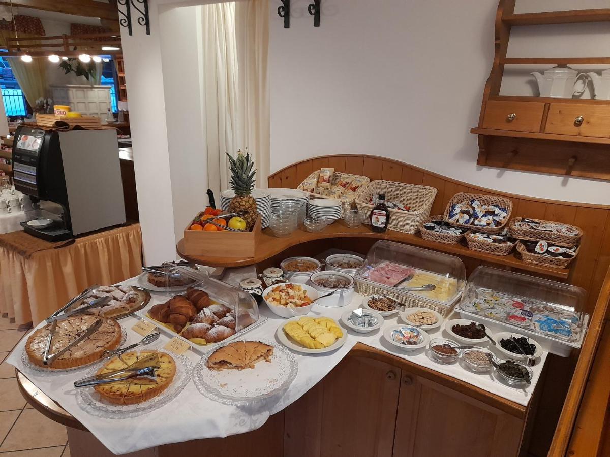 Hotel Garni B&B Maffei Пинцоло Екстериор снимка