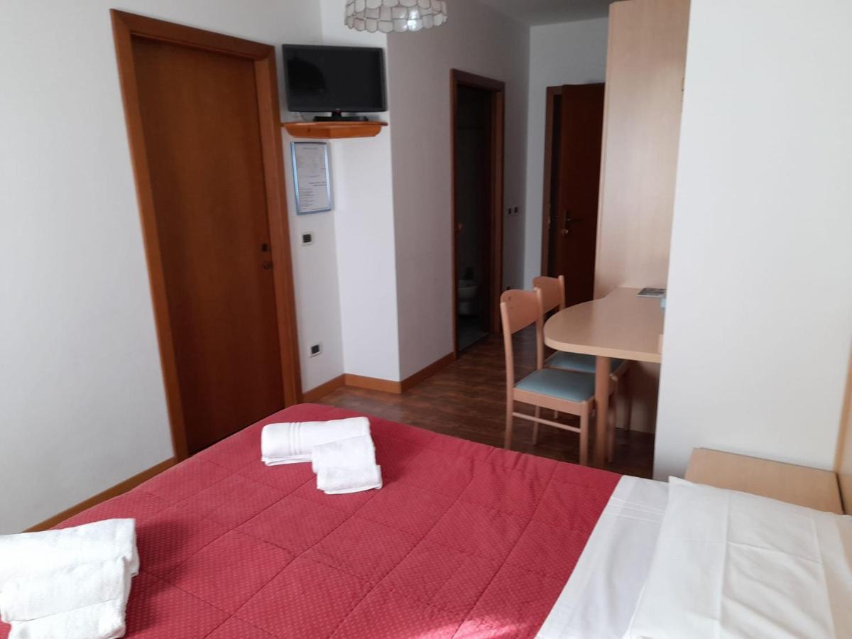 Hotel Garni B&B Maffei Пинцоло Екстериор снимка